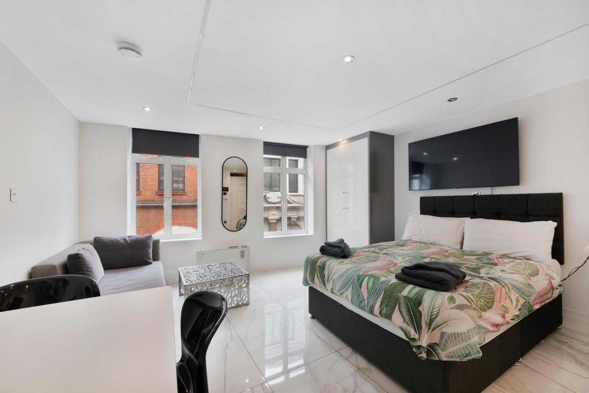 Stylish New Covent Garden Soho Studio Apart