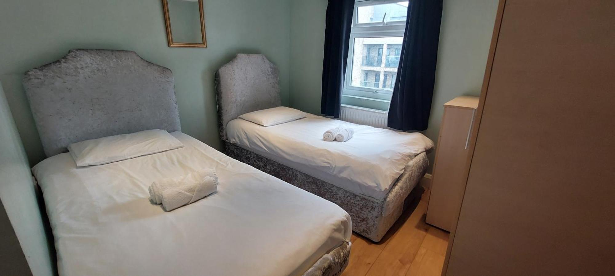 Large 6 Bedroom House - Fortescue Apartment *