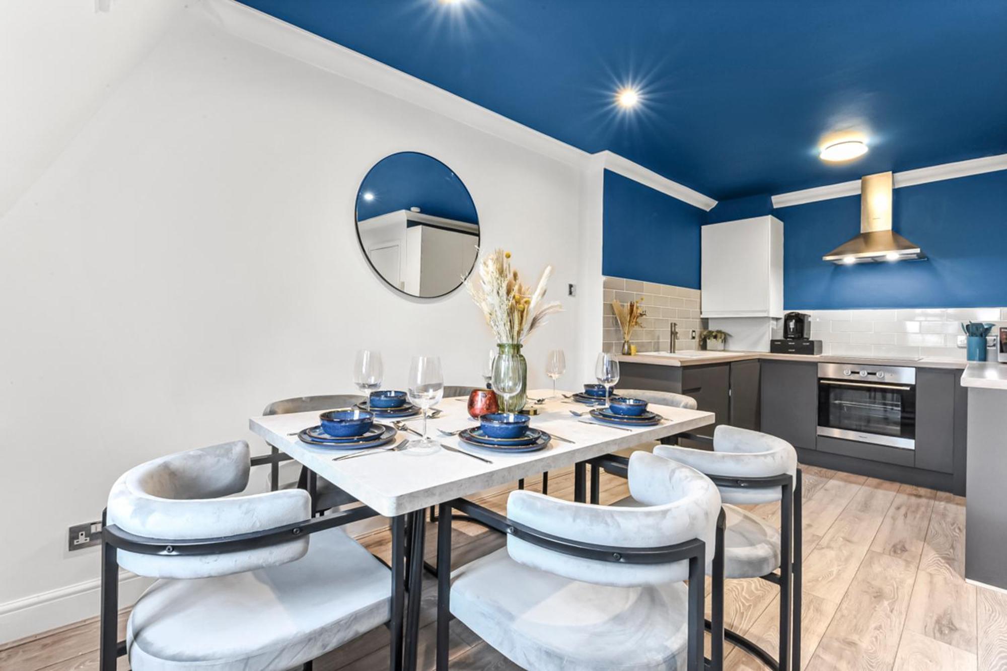 Zone 1, Near Eye, Attractions, 2 Beds Apartment London