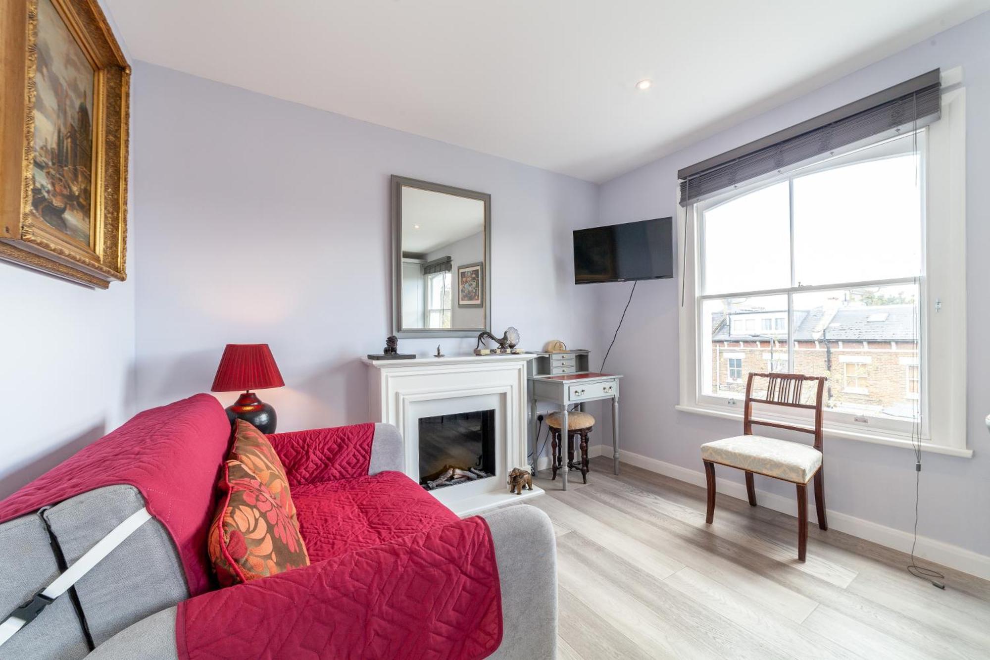 Charming New 1br Flat Wterrace, Shepherd's Bush Apartment London