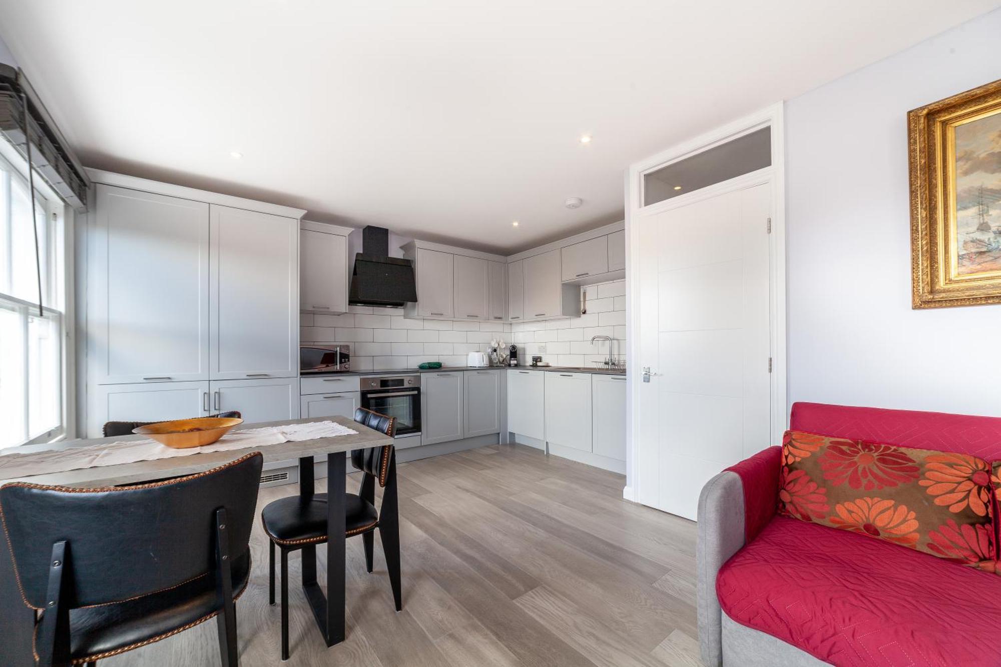 Charming New 1br Flat Wterrace, Shepherd's Bush