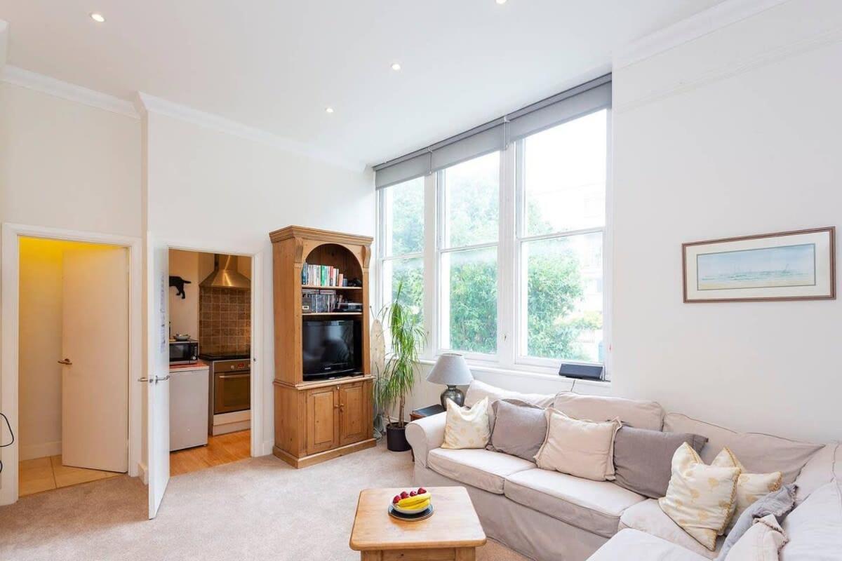 Charming Studio Near Clapham Common Apartment London