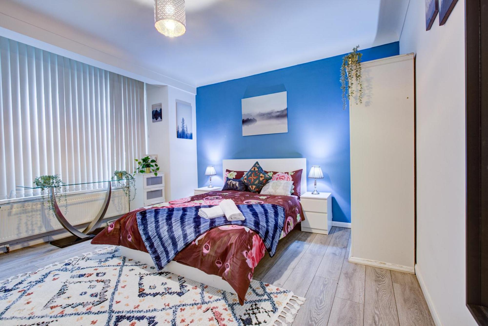 Lovely 2- Bedroom In * London