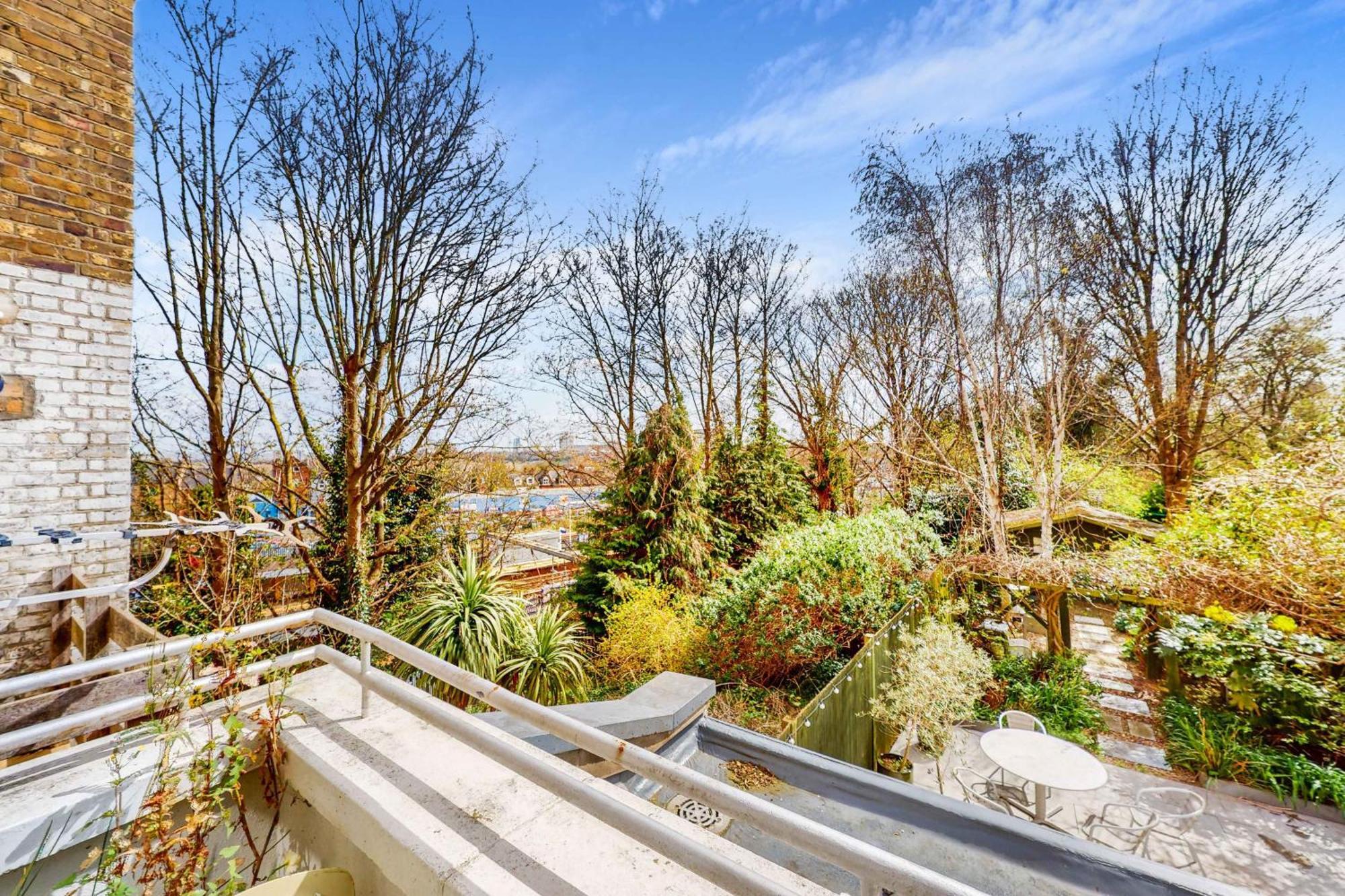 1 Bed Maisonette With Garden - 1 Min To Station Share Save Apartment *