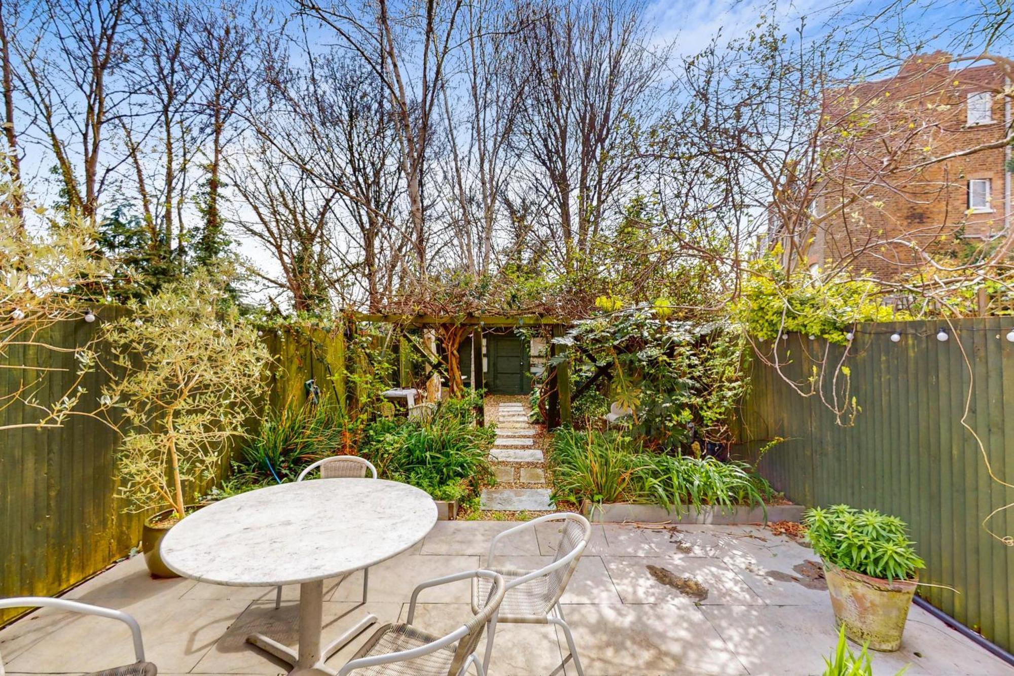 1 Bed Maisonette With Garden - 1 Min To Station Share Save London