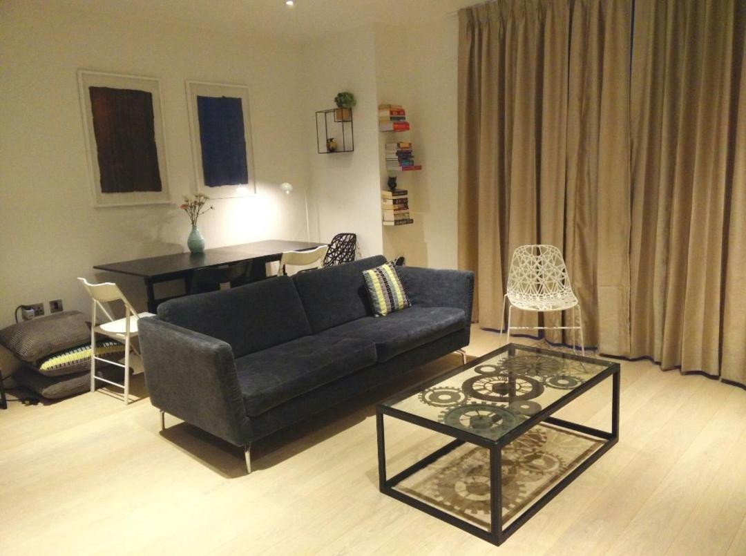 Private In Luxury Canary Wharf Homestay *