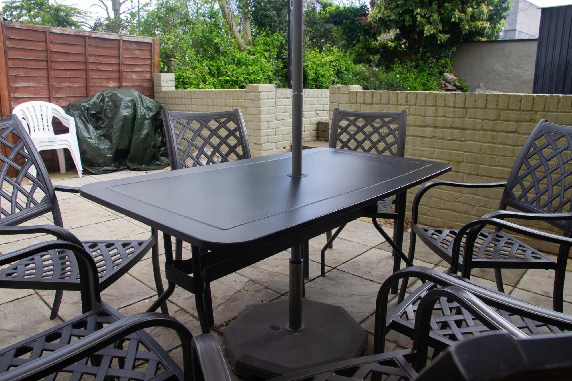 Spacious 4-bedroom Townhouse With Garden- Perfect For Groups! Casa de férias Londres