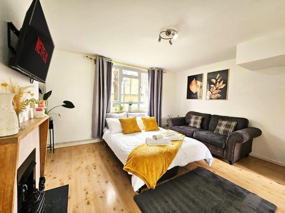 Golden Flat Next To Camden Town Apartment