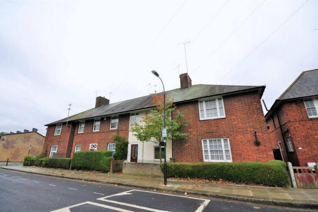 With Garden 4 Stop To Holland Park Apartamento *