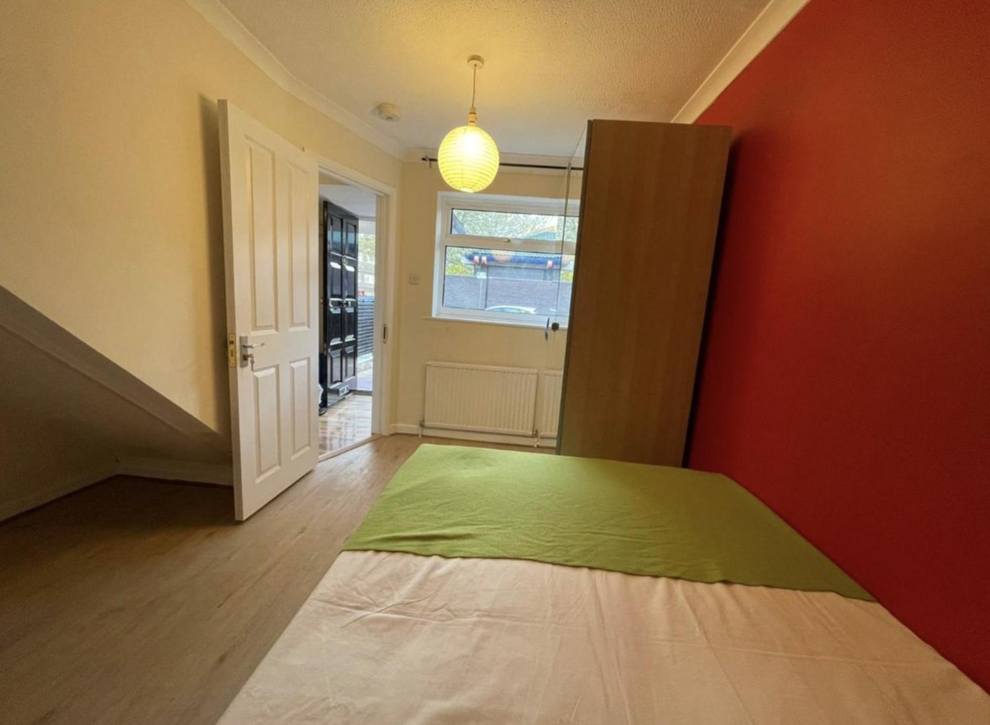 Cozy Urban Retreat: Shared Flat Living In The Heart Of E14 Londres