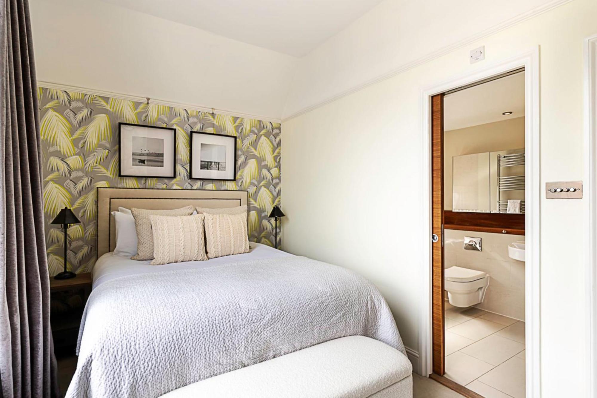 Woodlawn Manor House * London