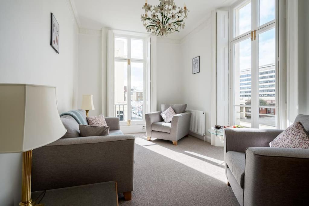 Luxury & Stylist Near Victoria Apartment London