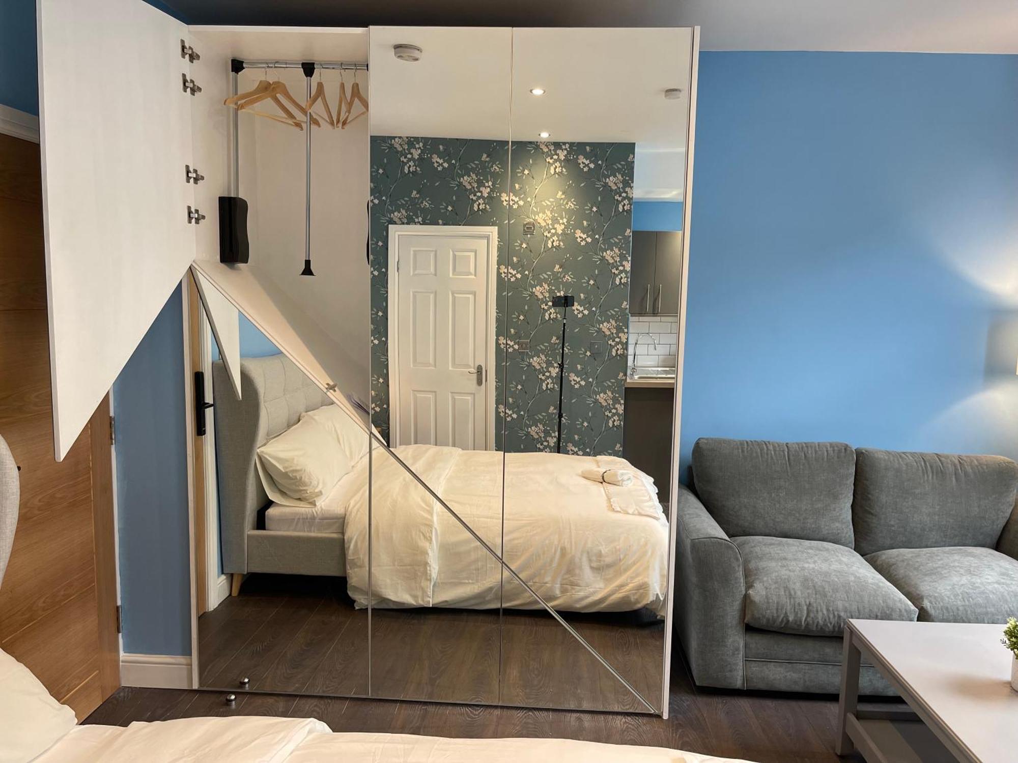 Apartment Luxurious Restful Flat, Less Than 30 Mins From Centre!