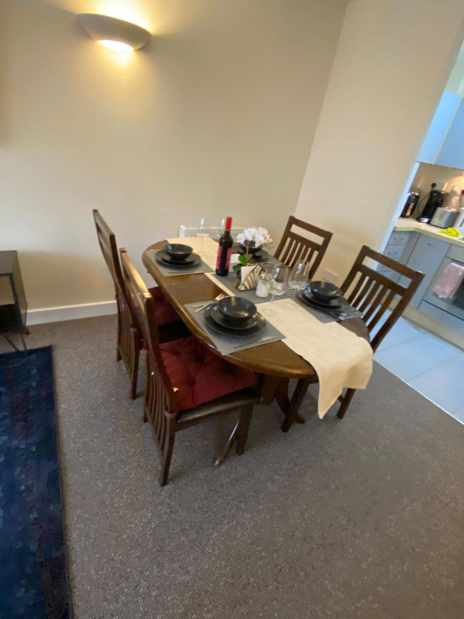 Stunning 2-bed In Apartment *