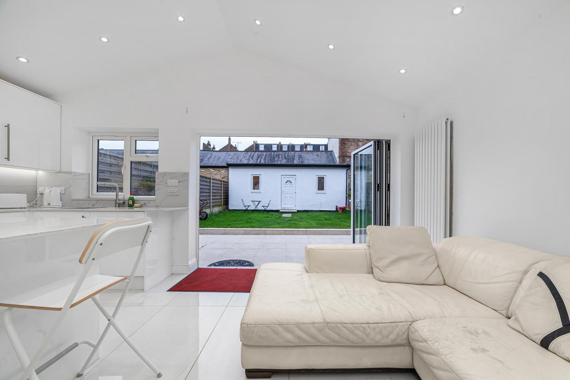 Homestay Spot Homes *