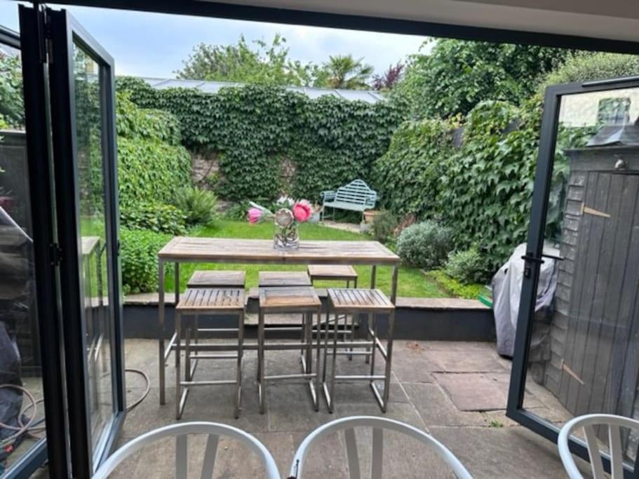 With Balcony Overlooking A Garden Homestay