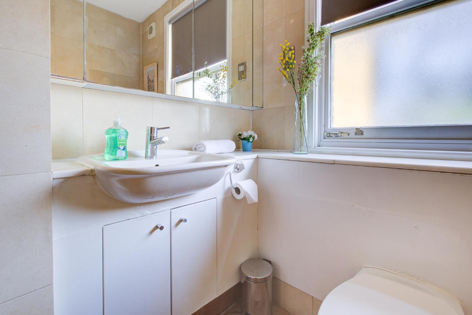 Stunning 4 Bedroom House Holiday home London