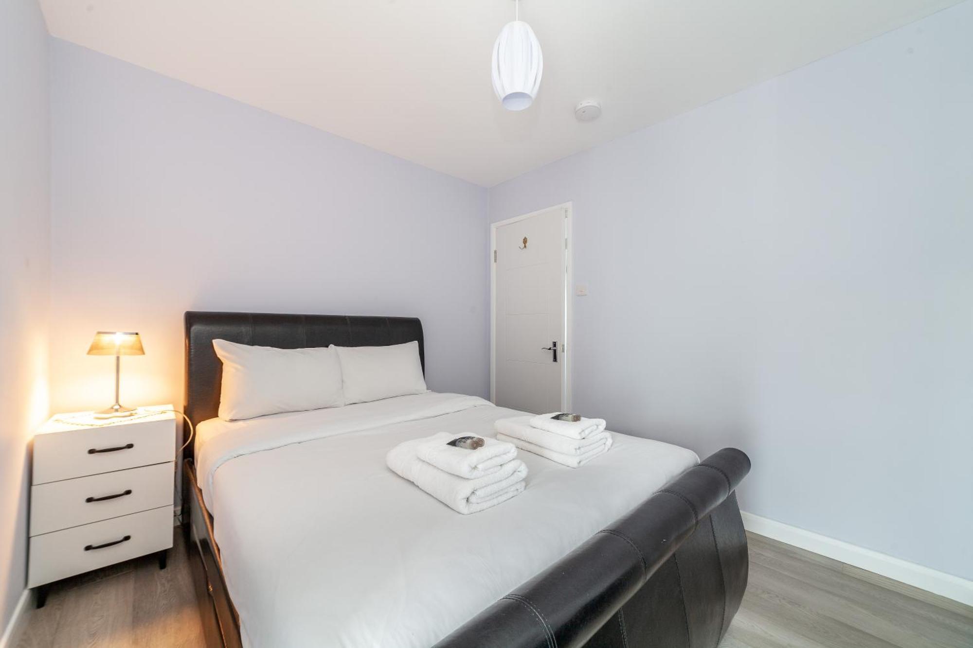 Apartment Charming New 1br Flat Wterrace, Shepherd's Bush London