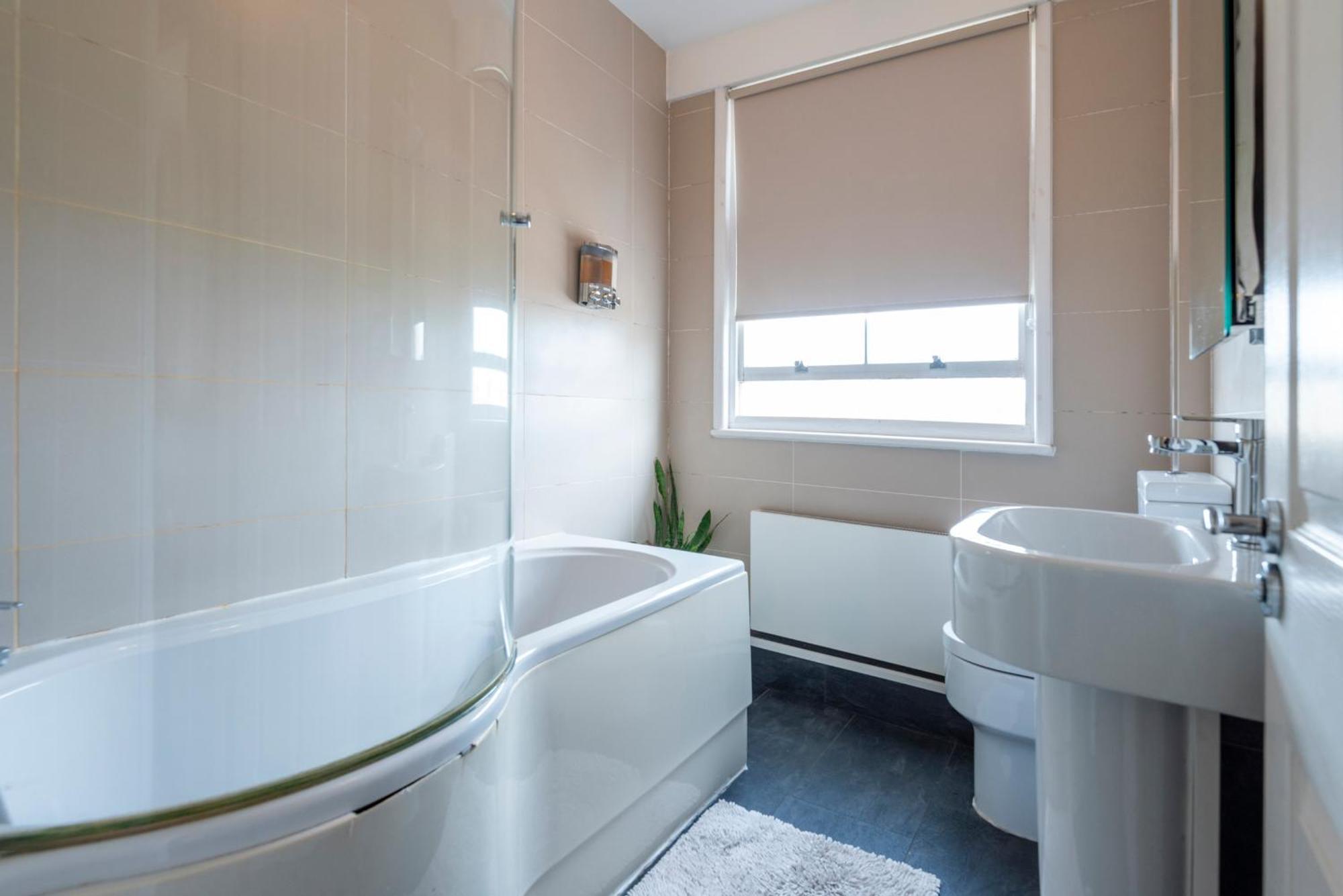 Double In Notting Hill, Private Minibar & Coffee Homestay London