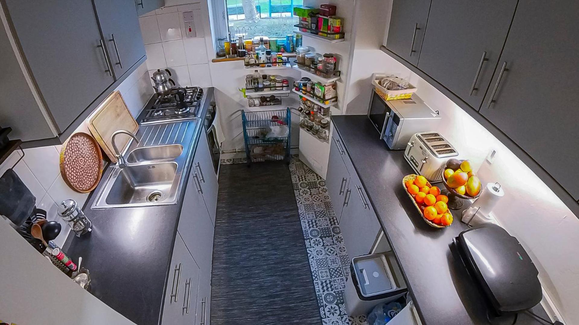 Centrally Located Comfortable In Homestay London