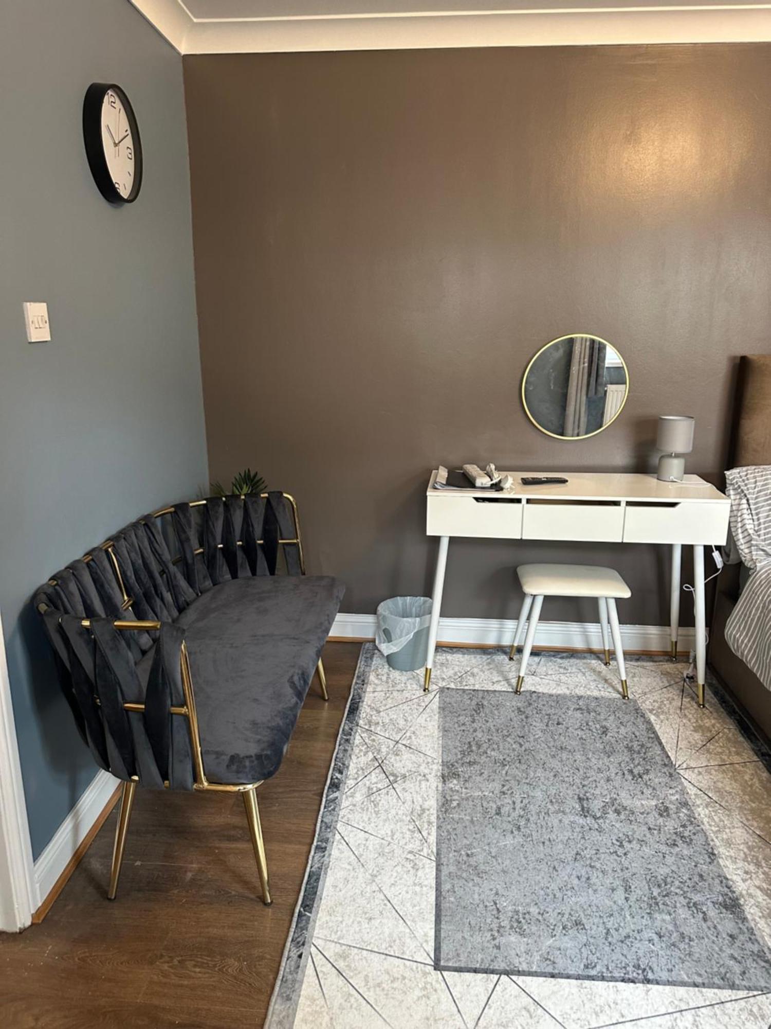 Amazing Ground Floor One Bedroom Forest Road Apartment London