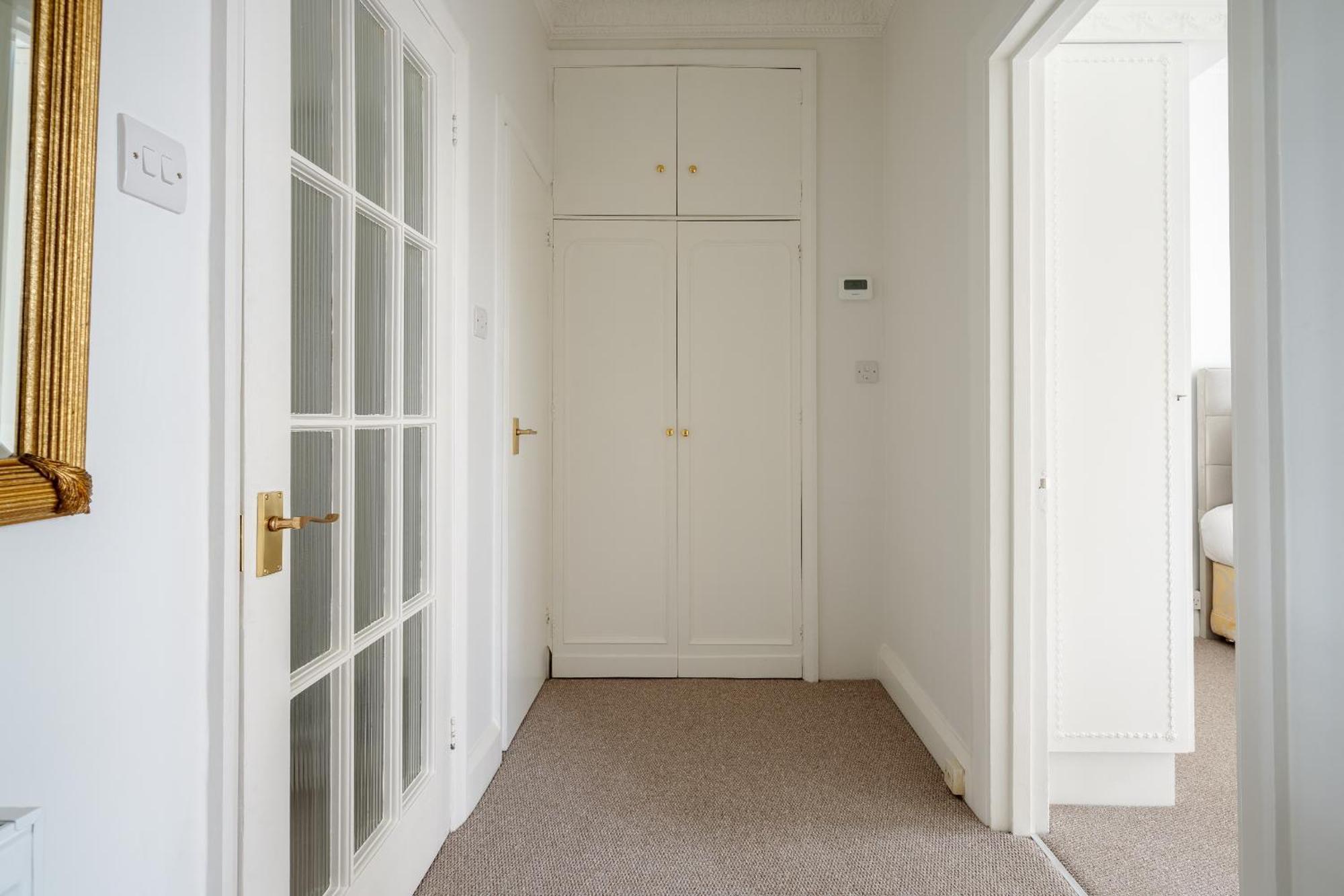 Luxury & Stylist Near Victoria Apartment