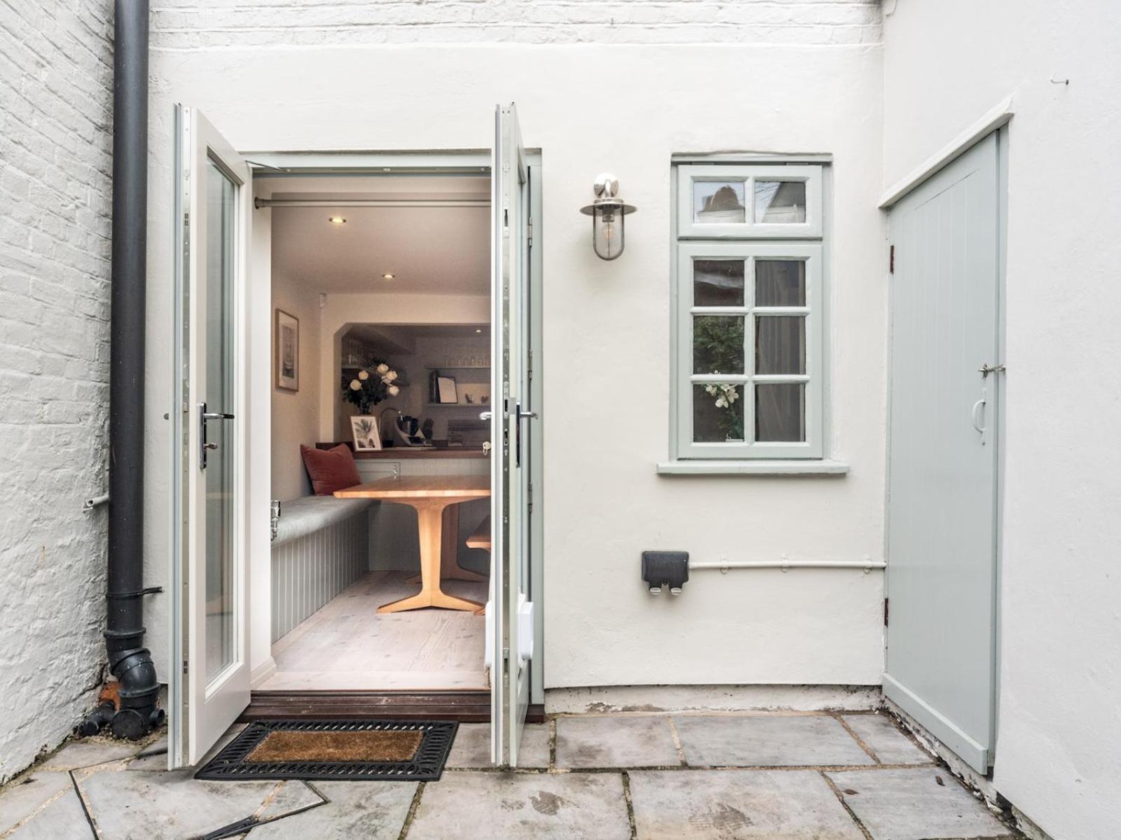 Holiday home Unique House In A Picturesque Greenwich Street Pass The Keys