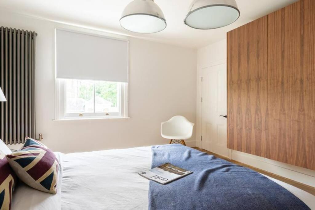 Apartment Stunning Views, Floor Flat London