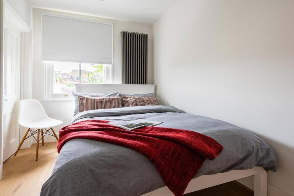 Stunning Views, Floor Flat * London