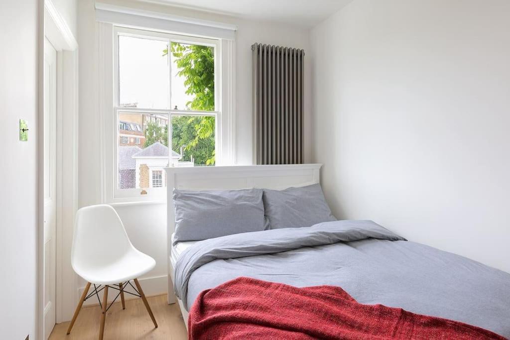 Stunning Views, Floor Flat * London