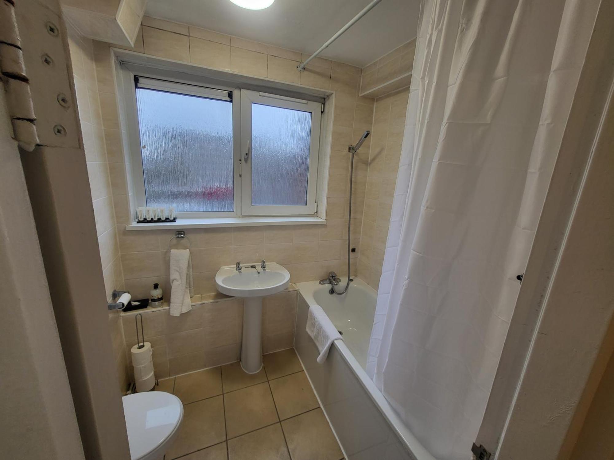 Apartment Garland Modern Spacious Flat,