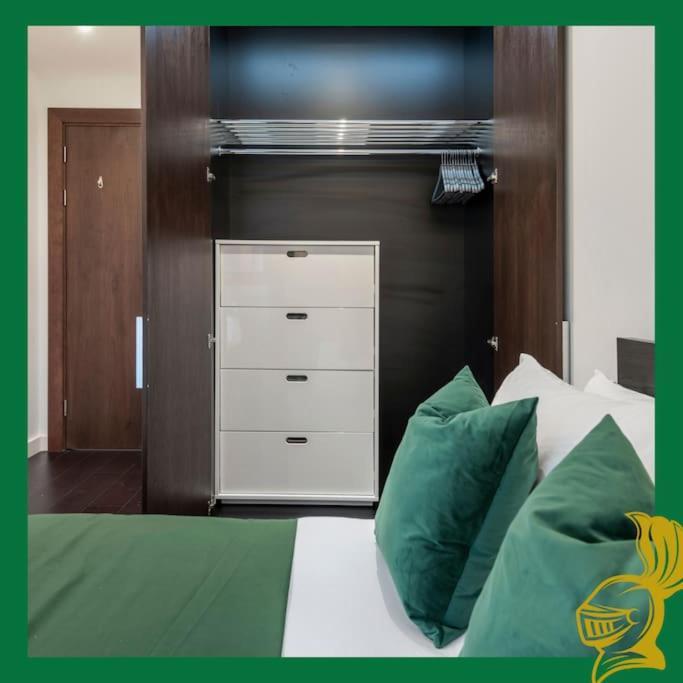 Apartment The Embassy Two Bedrooms Devereux Residences