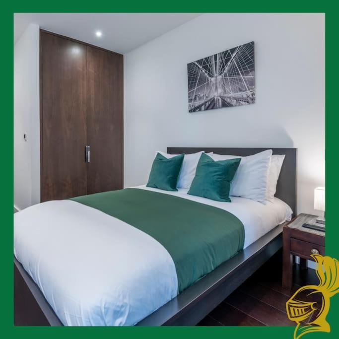 Apartment The Embassy Two Bedrooms Devereux Residences London