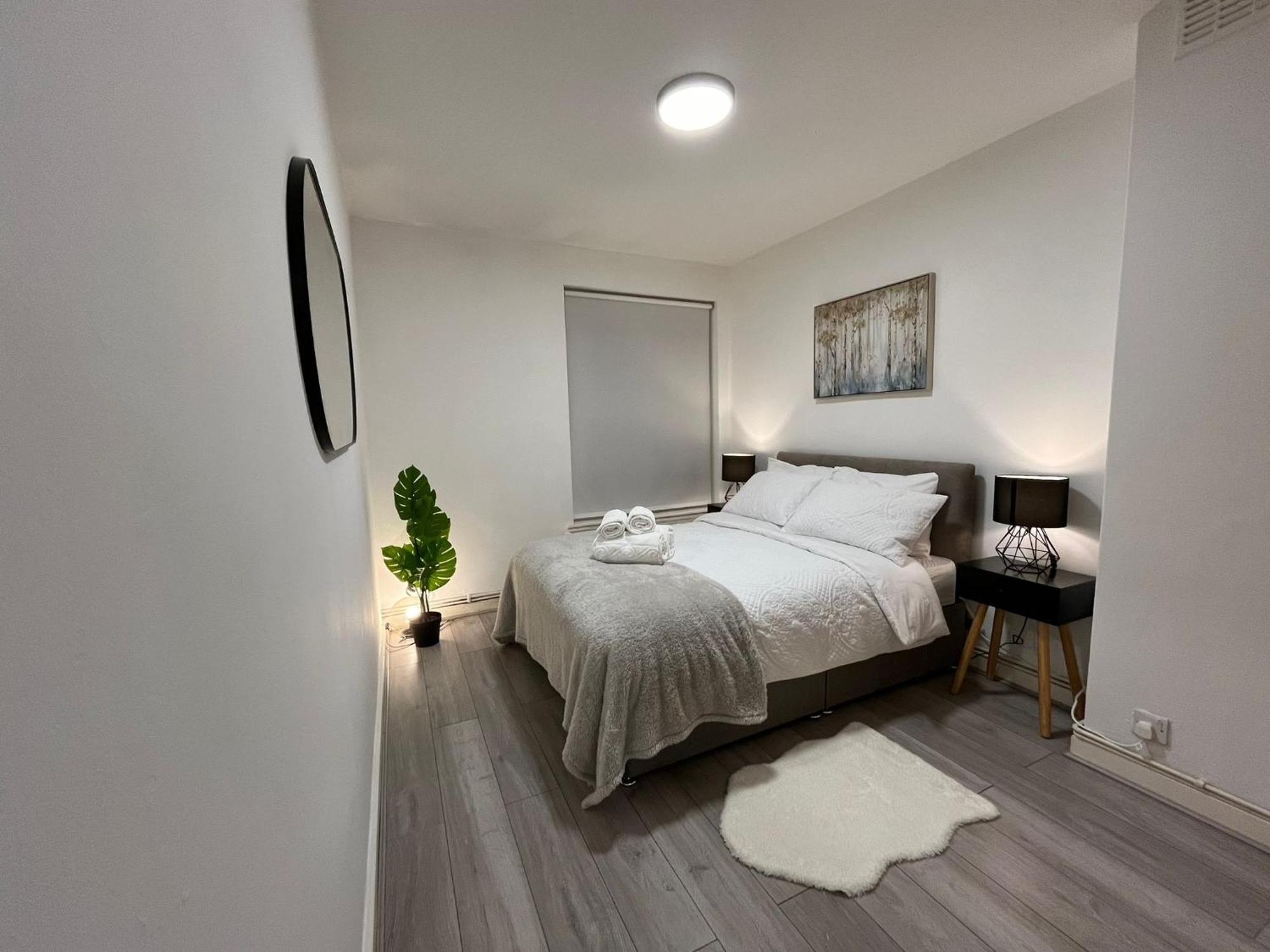 Apartamento Charm: Spacious 3-bed With Garden Oasis Londres