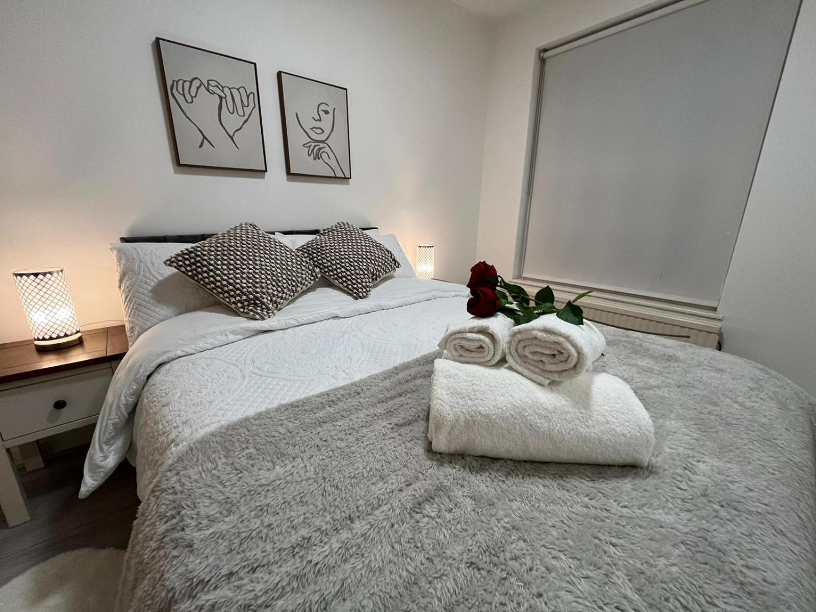 Charm: Spacious 3-bed With Garden Oasis Londres