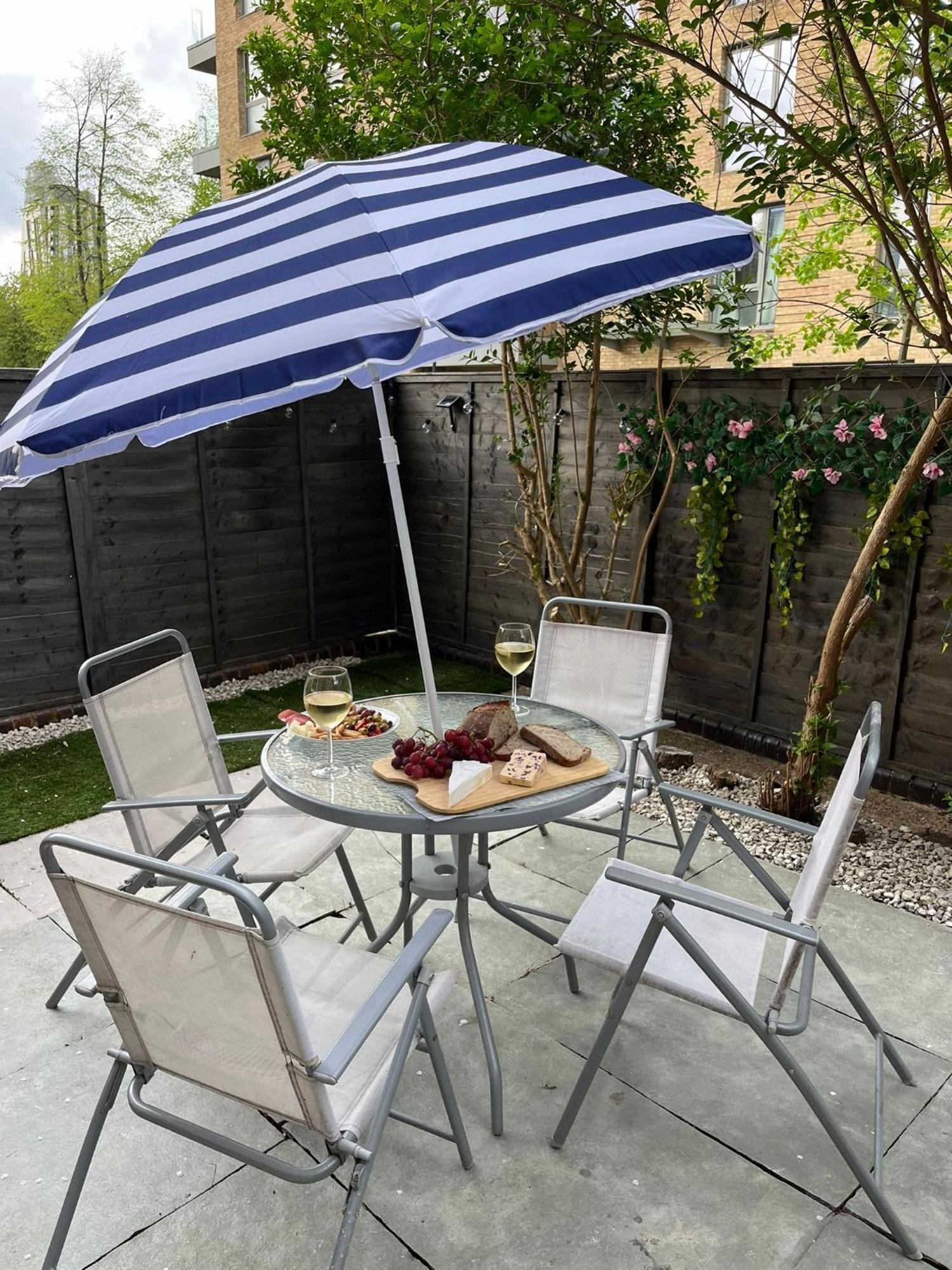 Charm: Spacious 3-bed With Garden Oasis Apartamento