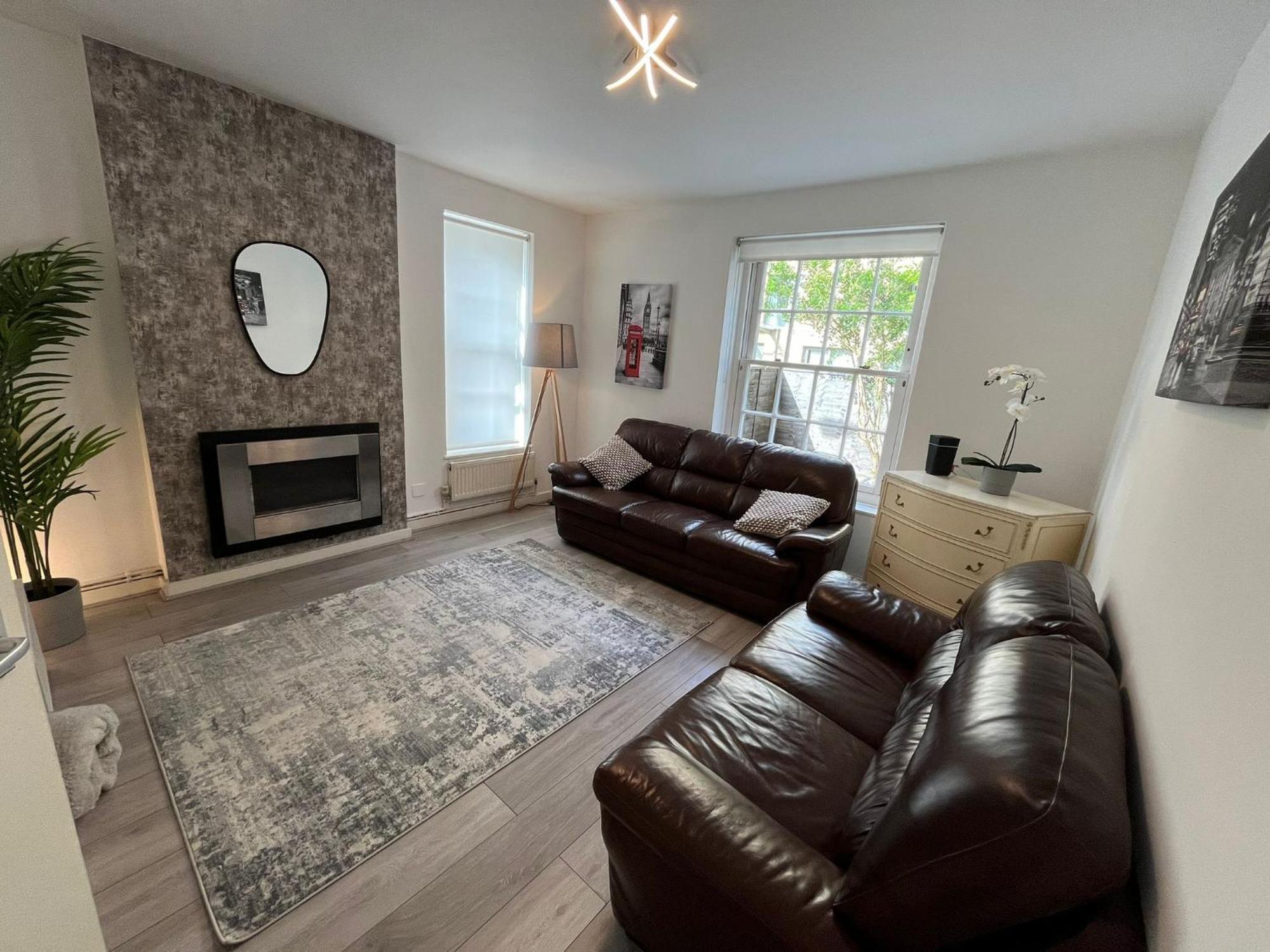 Charm: Spacious 3-bed With Garden Oasis Apartamento *