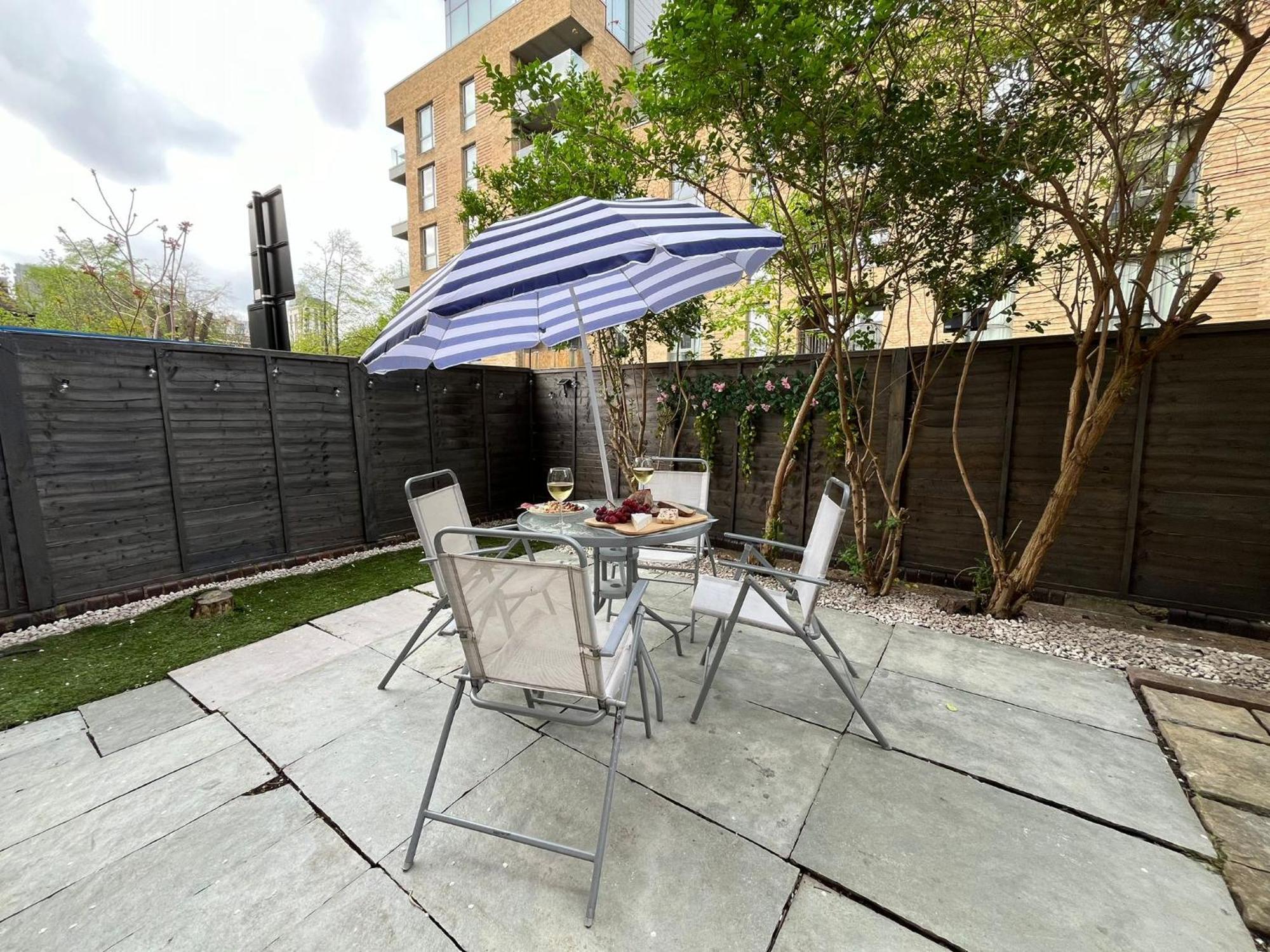 Charm: Spacious 3-bed With Garden Oasis Apartamento