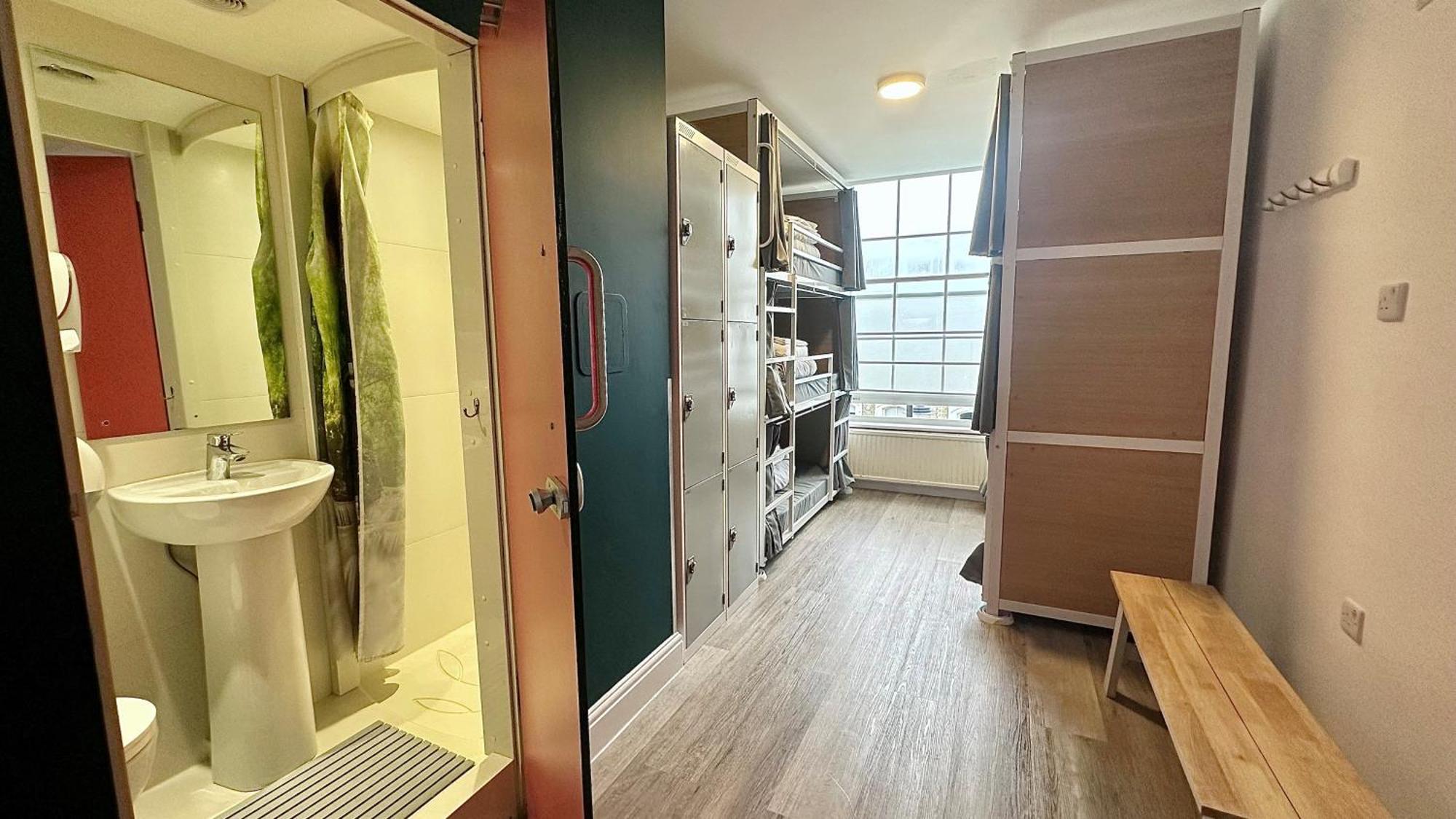 Smart Hyde Park View Hostel *