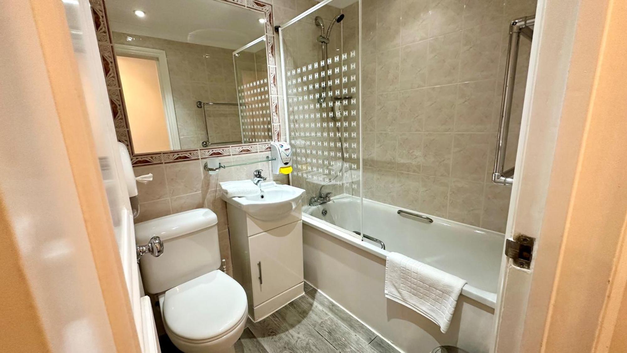 Smart Hyde Park View Hostel London