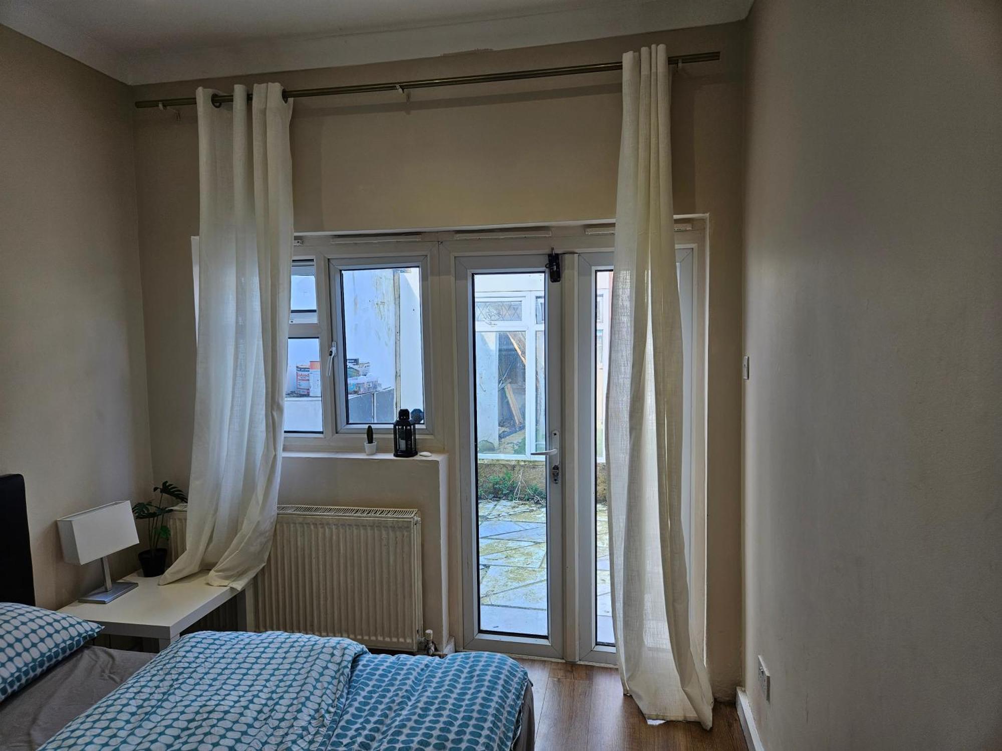 Private Room- Direct Travel Central/ Heathrow