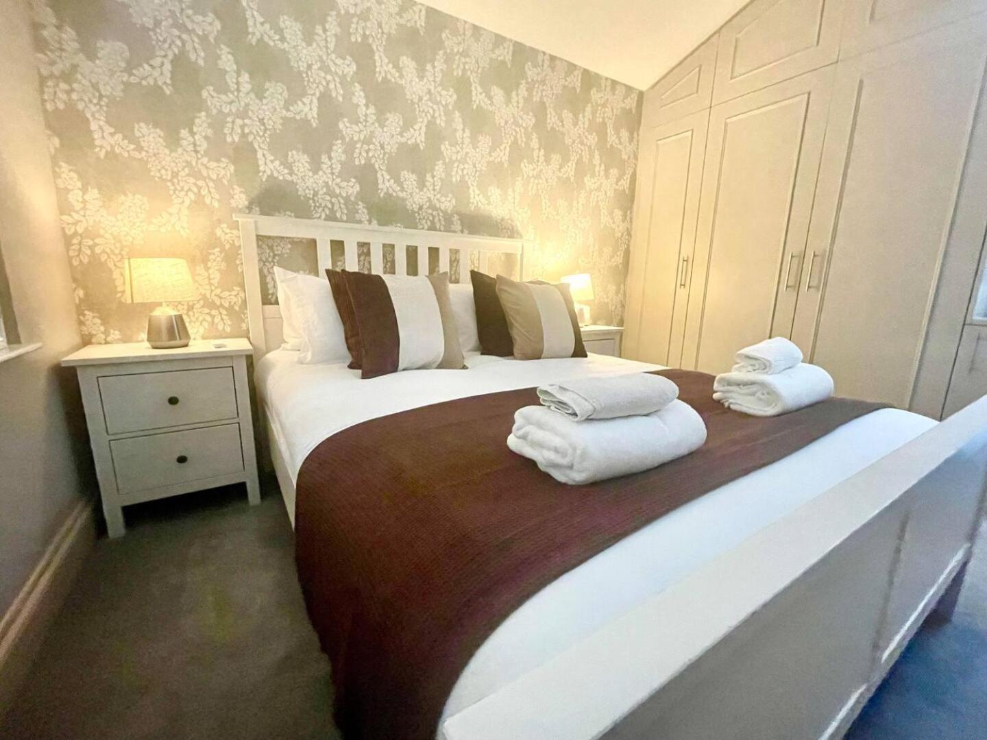 Luxury King-bed Ensuite With Tranquil Garden Views Holiday home *