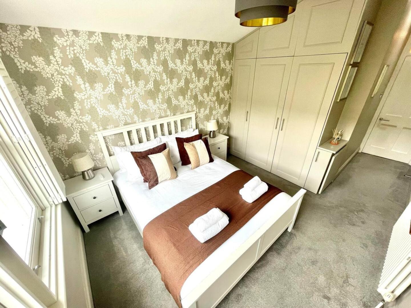 Luxury King-bed Ensuite With Tranquil Garden Views London