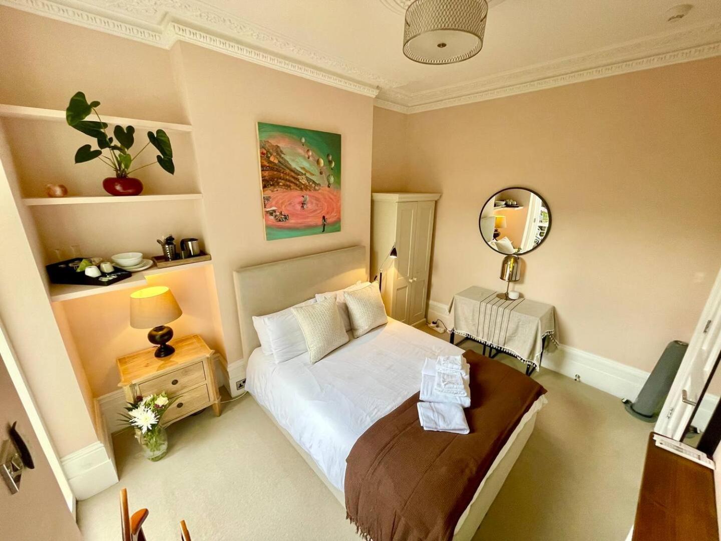 Luxury King-bed Ensuite With Quiet Private Patio Ferienhaus *