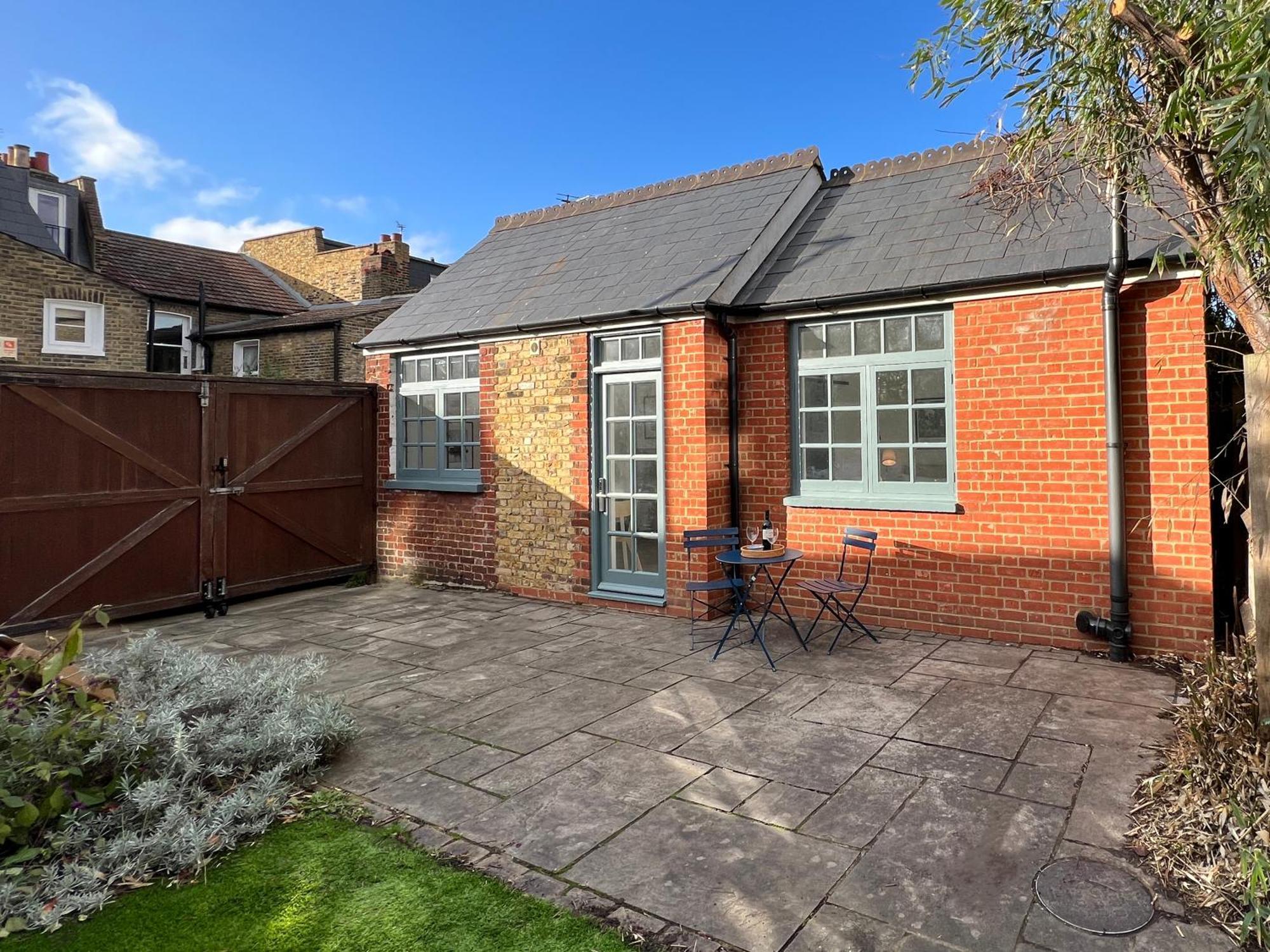 Forge - Pretty 1 Bedroom With Free Off Street Parking *
