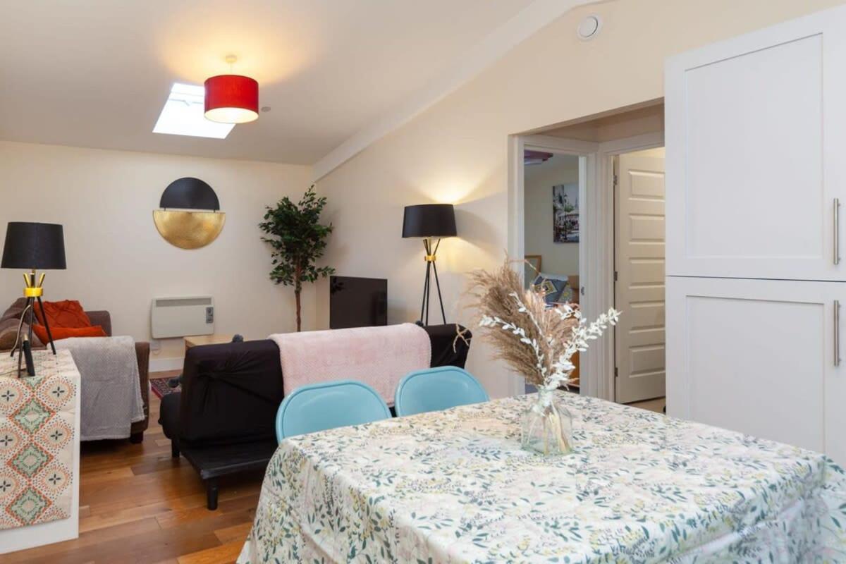 Apartment Modern 2 Bed Attic In Brixton