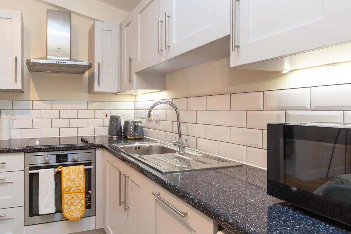 Modern 2 Bed Attic In Brixton Apartment London