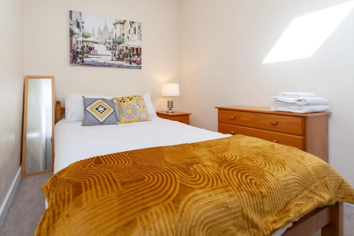 Modern 2 Bed Attic In Brixton *
