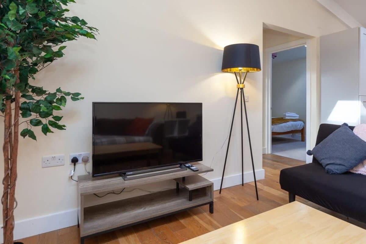 Apartment Modern 2 Bed Attic In Brixton London
