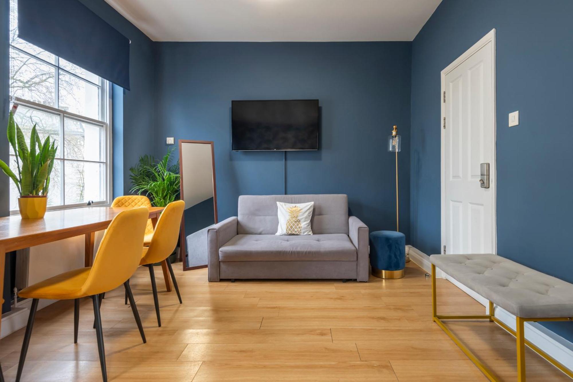 Brand New The Palms: Luxury Family Apartment